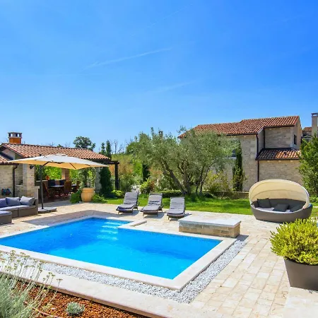 Lush With Artistic Interiors Pool Baderna