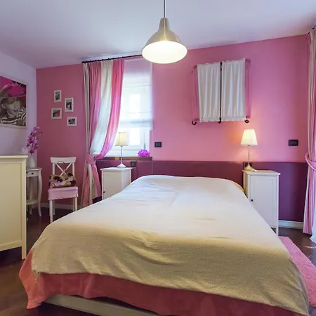 In With Private Pool Вилла Бадерна