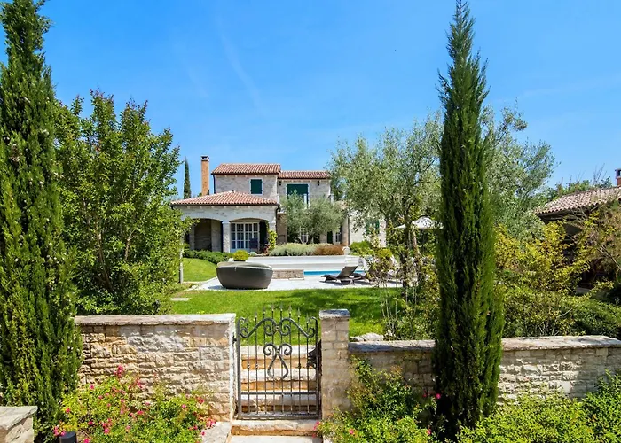 In With Private Pool Baderna