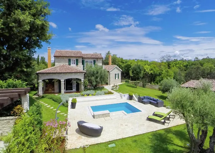 Βίλα In With Private Pool