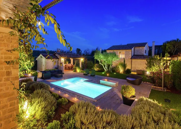 Βίλα In With Private Pool Baderna