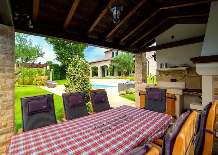 Βίλα In With Private Pool *